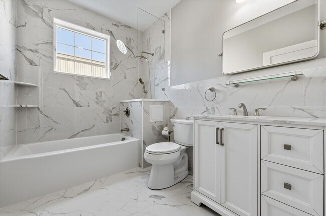 Building Photo - 19 Simon St