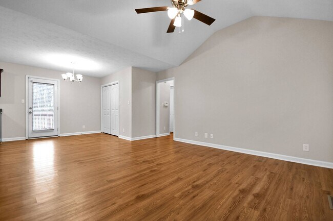 Building Photo - Pet Friendly Three Bedroom with Bonus!
