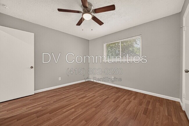 Building Photo - 5041 E Ridge Creek Dr