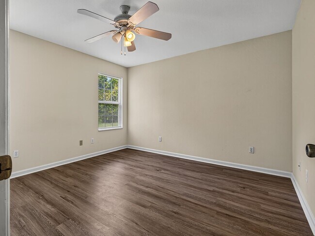 Building Photo - 96 Cochise St