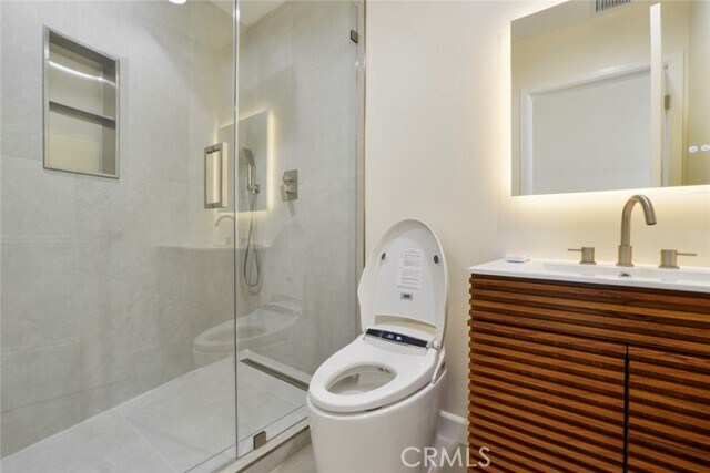 Building Photo - 7423 Balcom Ave