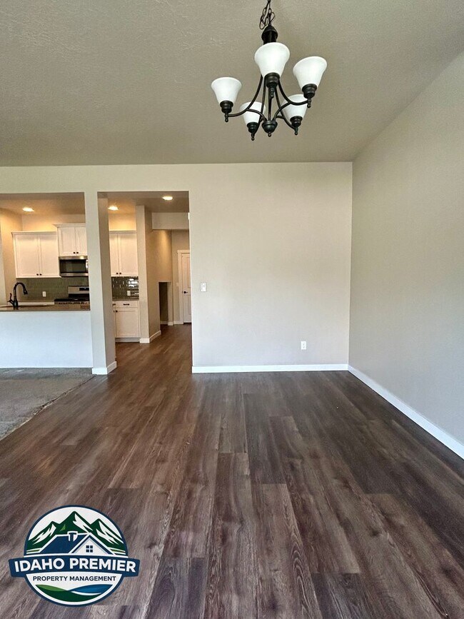 Building Photo - 2052 E Sharptail St