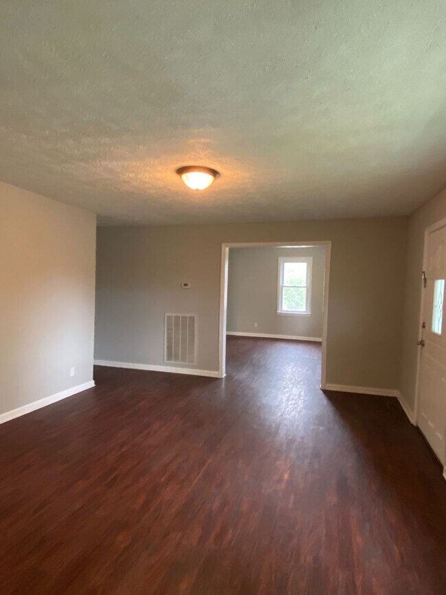 Building Photo - Spacious 3 Bedrooms Located in Hermitage /...