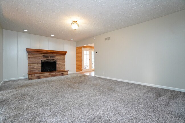 Building Photo - 5707 N Bogart Ln