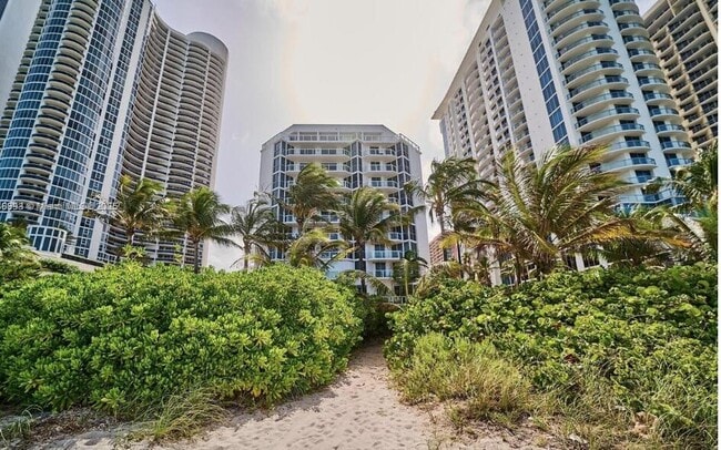 Building Photo - 17275 Collins Ave