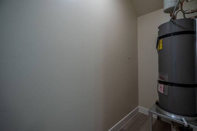 Building Photo - Newer Townhome Next to Utah Tech