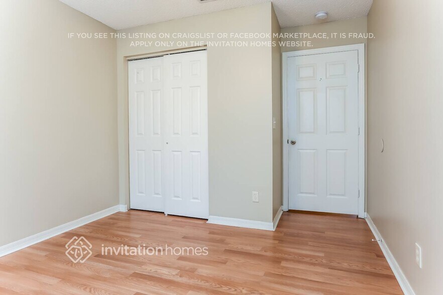Building Photo - 10621 SW 14th Ct