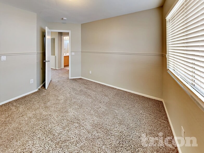 Building Photo - 6341 W Watkins St