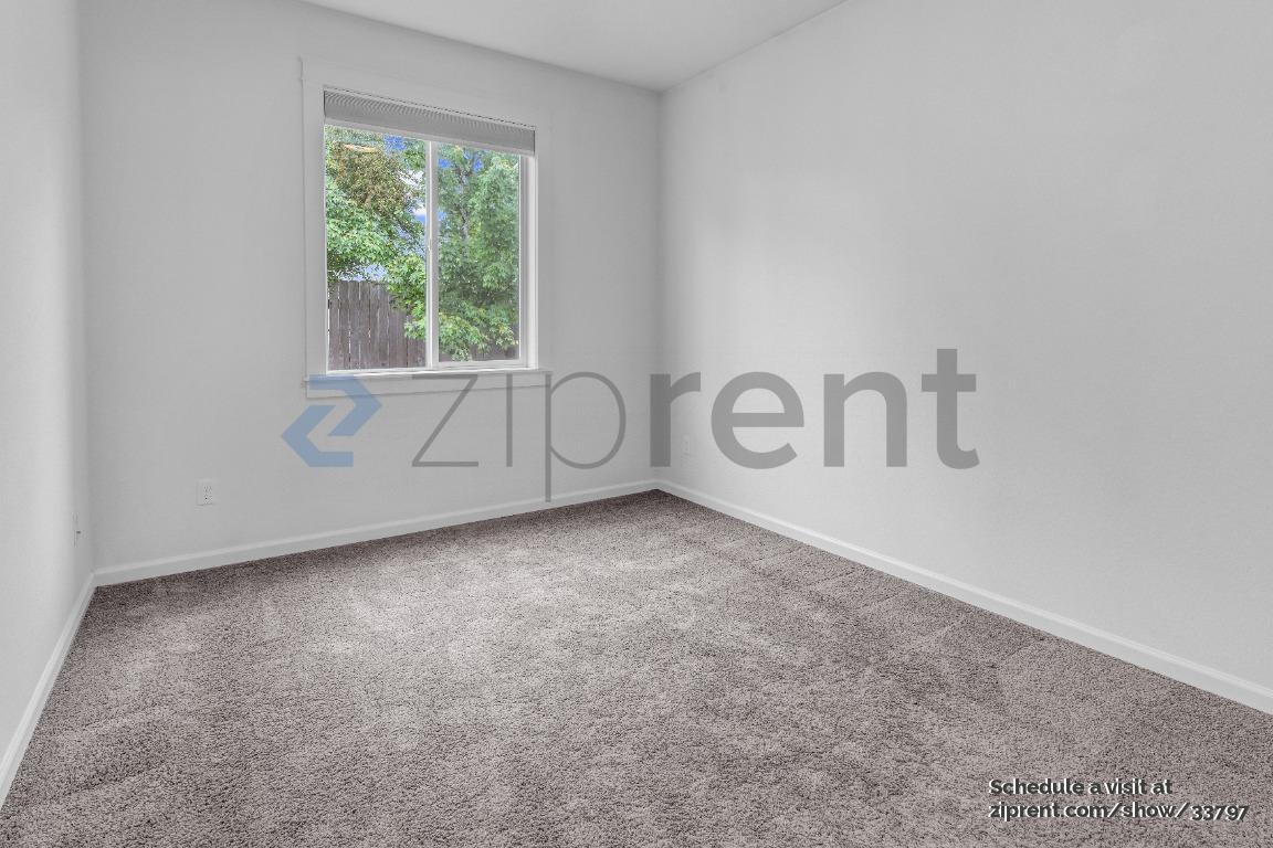 Building Photo - 4451 SE 117th Ave