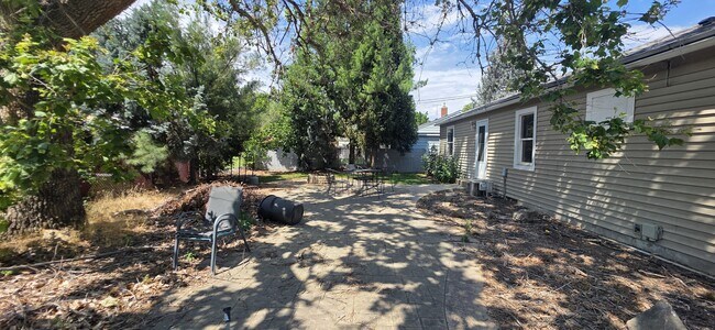Building Photo - 2713 Dill Dr