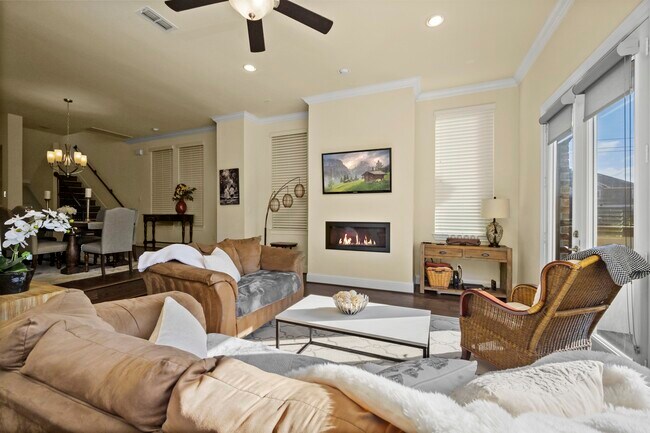 Building Photo - 8406 Oak Leaf Point Dr