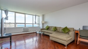 Building Photo - 6171 N Sheridan Rd