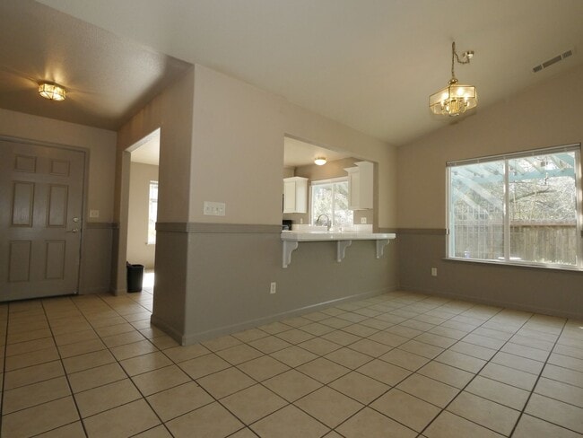 Building Photo - 460 Toyon Dr