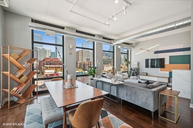 Building Photo - 740 W Fulton St