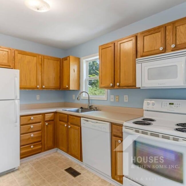 Building Photo - 112 Asteria St