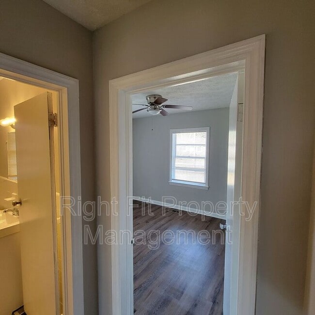 Building Photo - 3960 Trask Dr