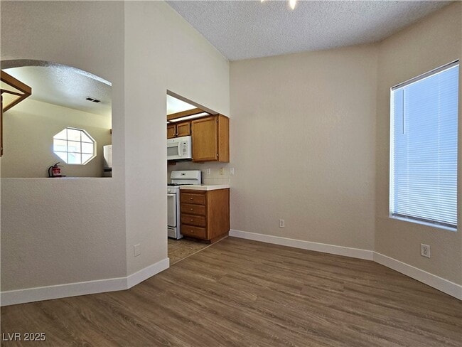 Building Photo - 761 Butternut Ct