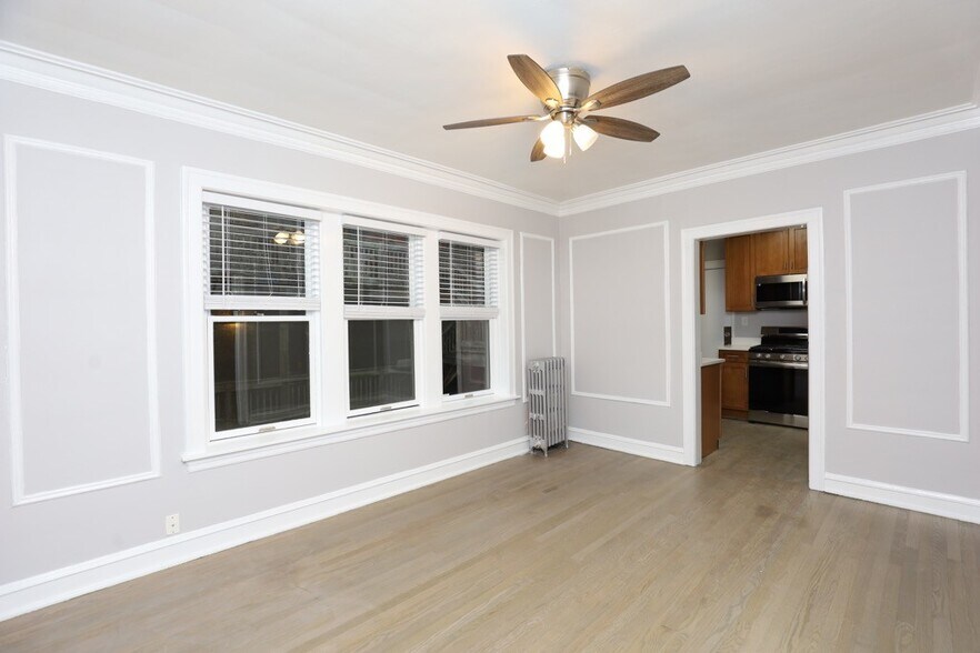 Building Photo - 1352 W Carmen Ave