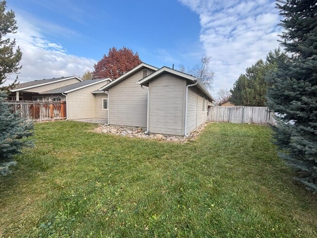 Building Photo - 2229 S Sumac St