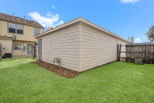 Building Photo - 9735 Coyote Creek Dr