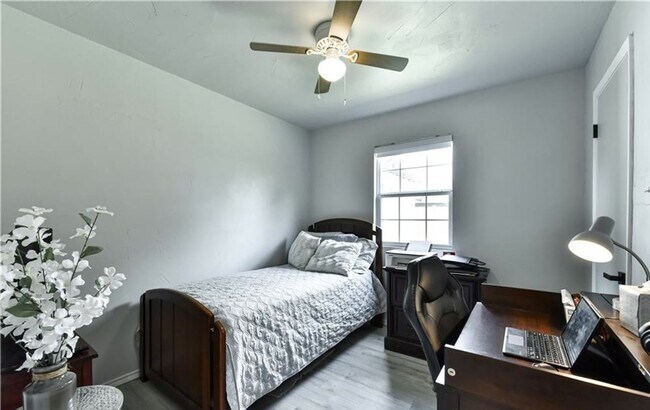 Building Photo - Remodeled 3-bedroom house!  Housing accepted!