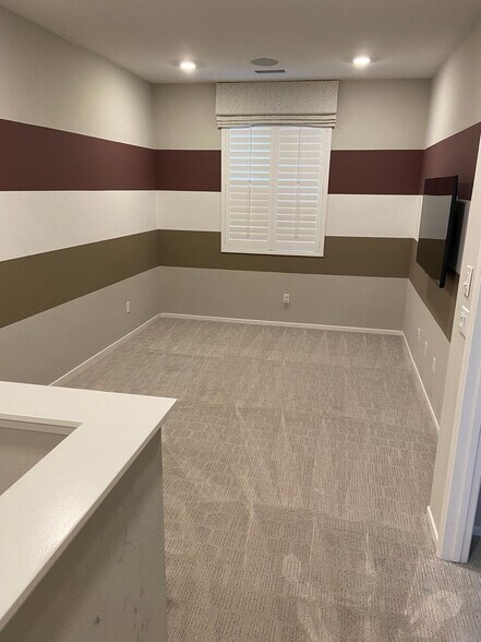 Building Photo - 5560 Kate Way