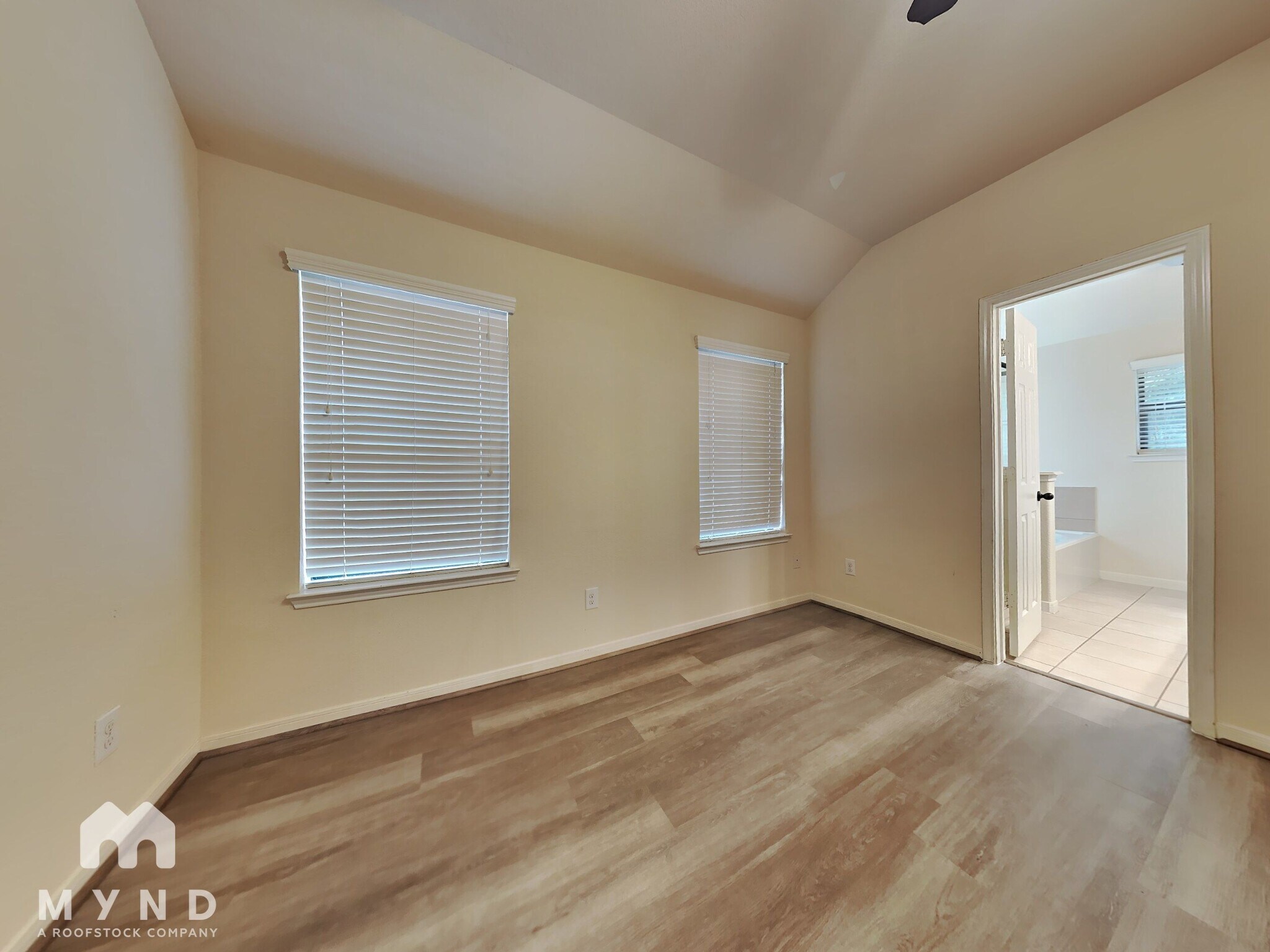 Building Photo - 2711 Lexington Park Dr