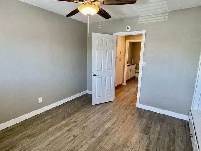 Building Photo - Bright & Modern Second-Floor Apartment – Natural Light, Comfort & Convenience!