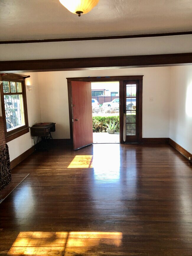 Building Photo - 654 Tularosa Dr