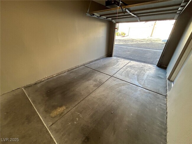 Building Photo - 10550 W Alexander Rd