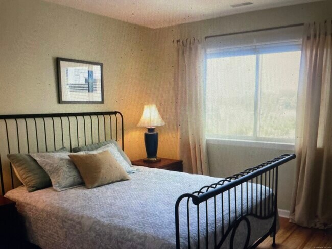 Building Photo - 1 Mansfield Grove Rd