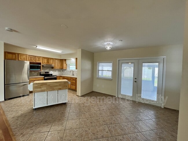 Building Photo - 704 Torrey Pines Ave
