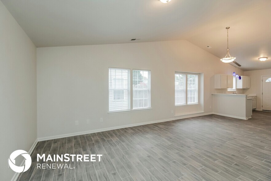 Building Photo - 2865 Oasis Ln
