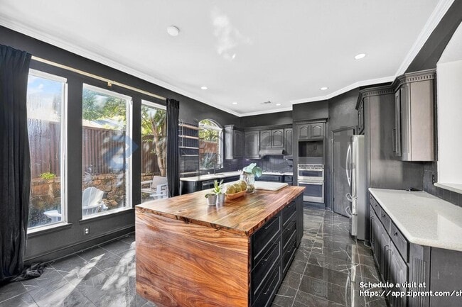 Building Photo - 4633 San Marcos Way