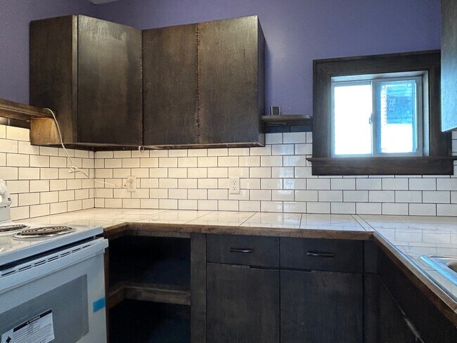 Building Photo - 114 S Melcher St