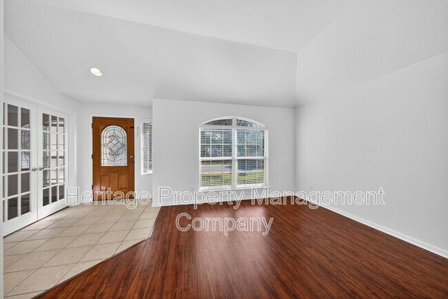 Building Photo - 1115 Willow Knoll