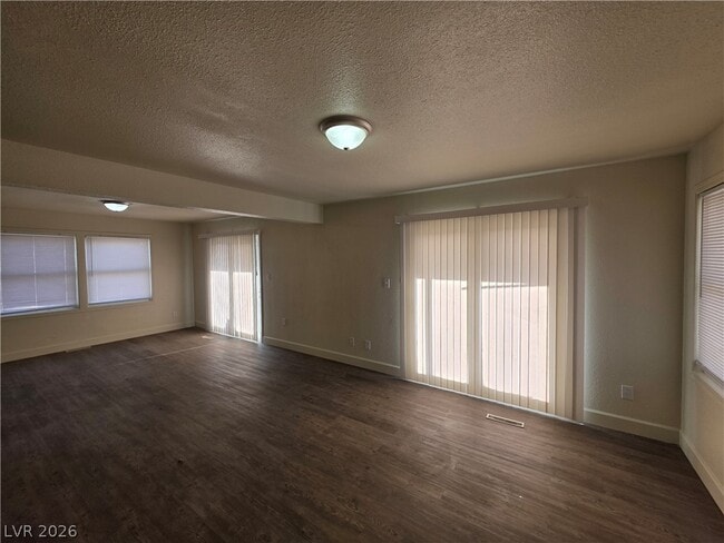 Building Photo - 1590 Mustang Dr