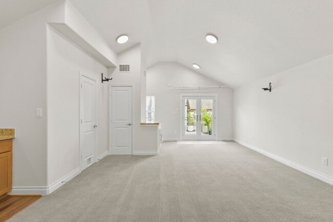 Building Photo - Luxury & Location: Spacious Home Minutes f...