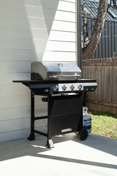 Building Photo - 5208 Evans Ave