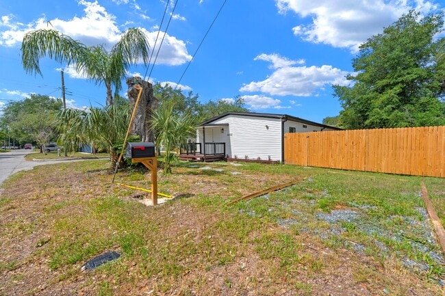 Building Photo - 6402 N Highland Ave