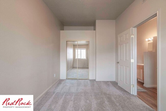 Building Photo - Dog Friendly! Great 2 Bedroom, 2 Bathroom ...