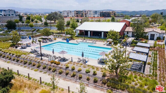 Building Photo - 61 Harness Wy