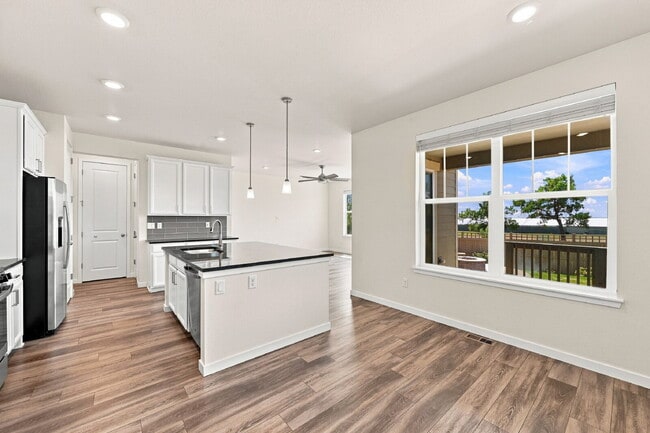 Building Photo - $2,995.95-3-Bed, 2.5-Bath Updated Townhouse in Broomfield!