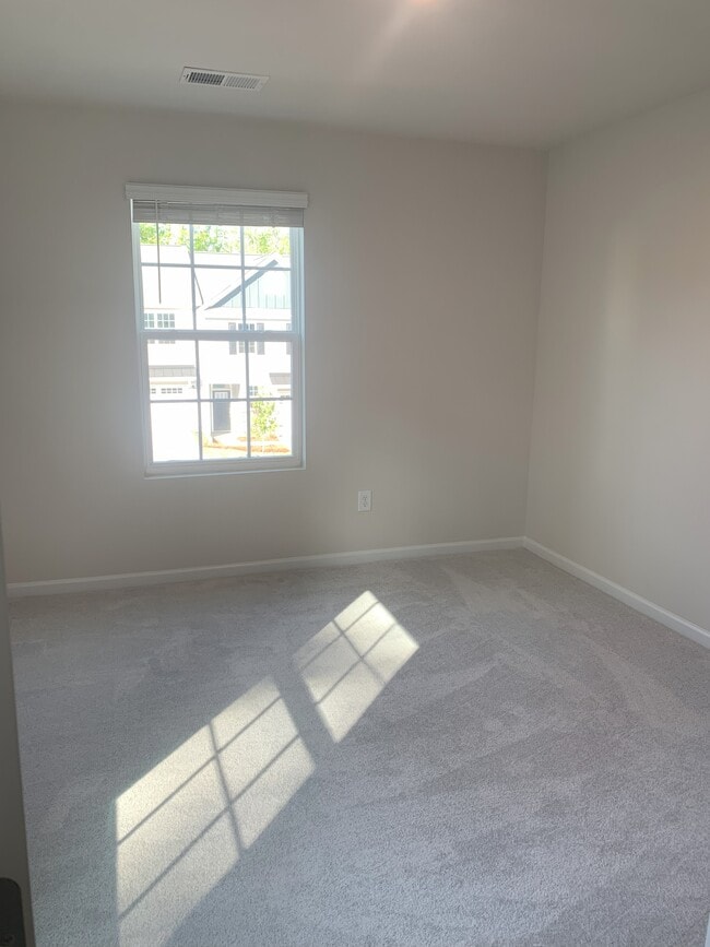 Building Photo - 400 Trailblazer Dr