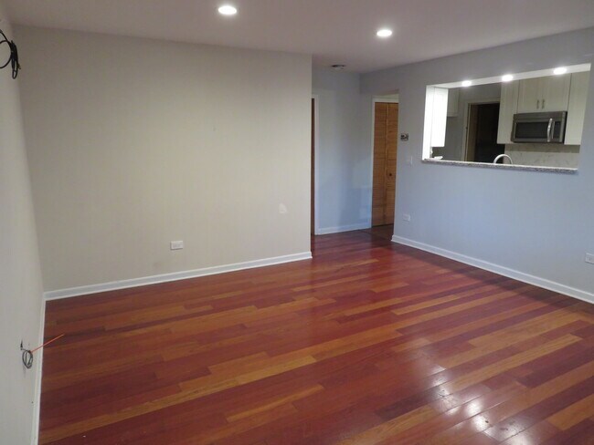 Building Photo - 457 N Cambridge Dr