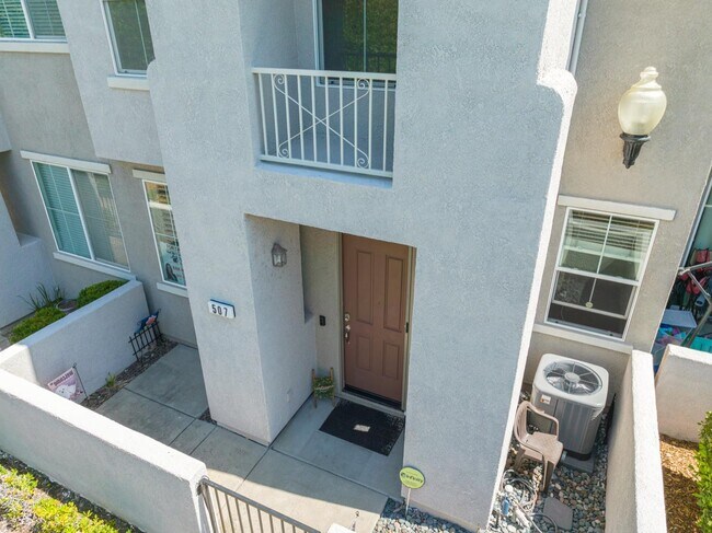 Building Photo - 507 Dante Cir