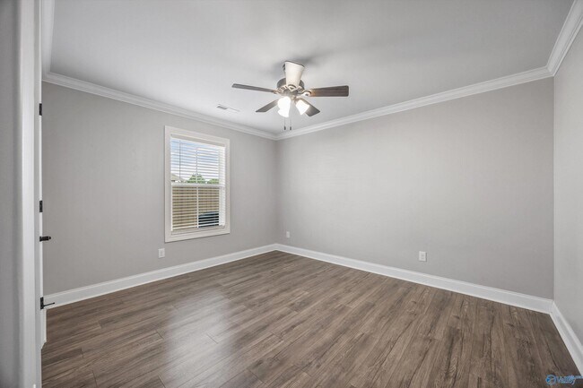 Building Photo - 17050 Stonegate Dr
