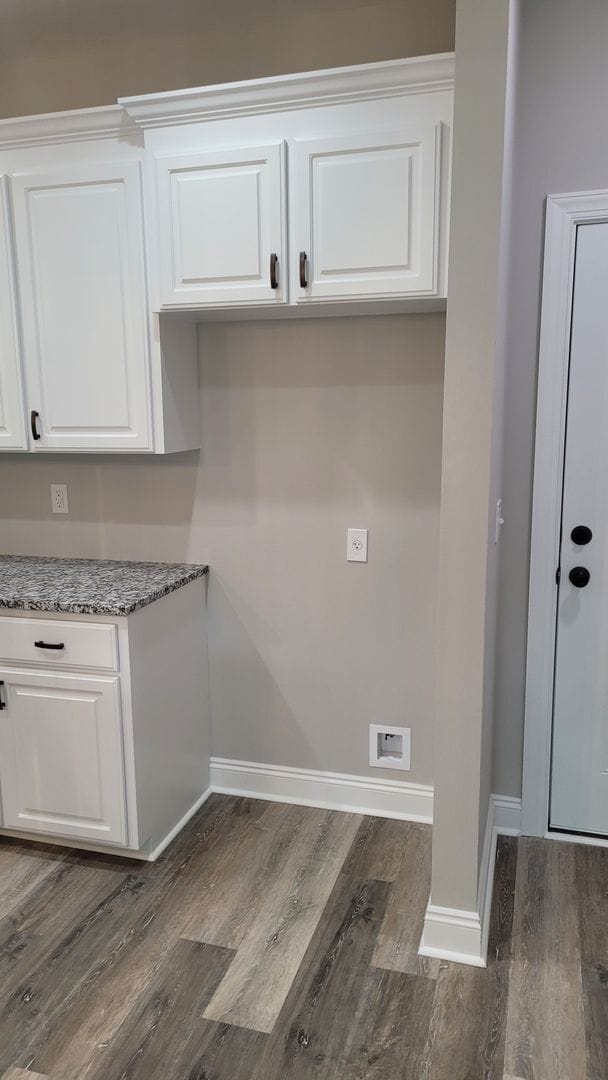 Building Photo - FULLY FURNISHED DUPLEX! 3BED 2BATH! ~ AVAL...
