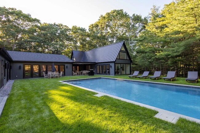 Building Photo - 500 Water Mill Towd Rd