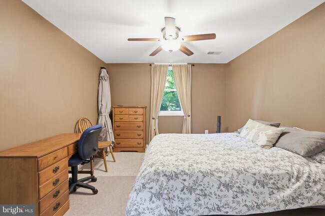 Building Photo - 5767 Bush Hill Dr
